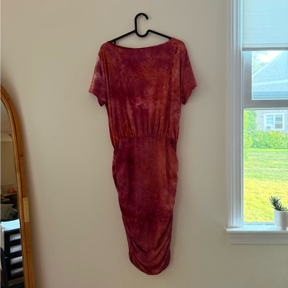 Red Tie-Dye One Shoulder Ruched Dress - Picture 5 of 6